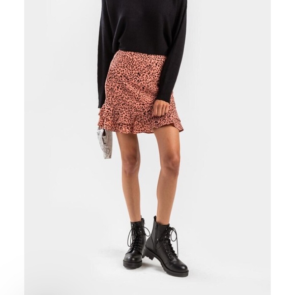 Francesca’s NWT Tiereddrop Rose Leopard Print Women’s Size L Lined Mini Skirt - Picture 2 of 16